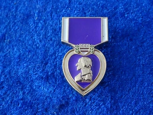 A62-28) US Purple Heart Hat spilla cappello distintivo stemma - Foto 1 di 2