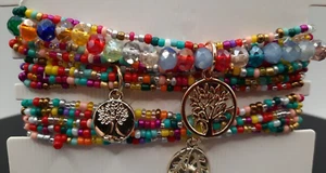 Armband, Glasperlen Multicolor Stretch Armband mit Blatt Charms - Bild 1 von 3