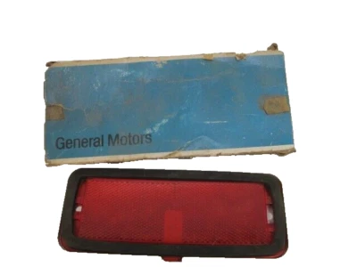 GM 926692 1974 1975 Oldsmobile 98 Custom Cruiser rear side marker lamp 5945656 - Image 1 of 4