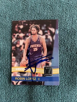 2010-11 Donruss Robin Lopez Basketball Cards #215 Hand Signed auto autograph - Image 1 of 2