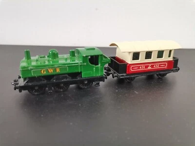 MATCHBOX SUPERFAST N.47 PANNIER TANK LOCO PASSENGER COACH N.44 - Immagine 1 di 4