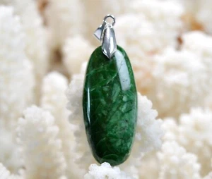 Jade Omfacite Var. Chrom Omfacit 51 Karat - Cabochon Anhänger - Italien - Bild 1 von 2