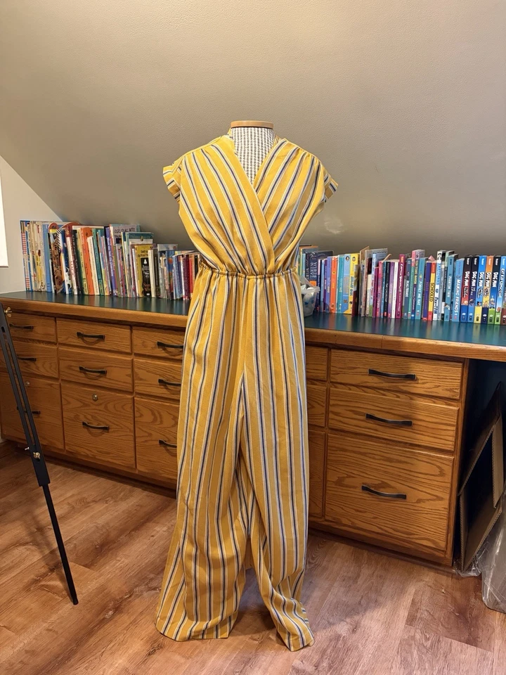 Elegante Mono Monteau Para Mujer a Rayas con Espalda Abierta y Abertura en la Pierna Talla M Foto 1 de 4