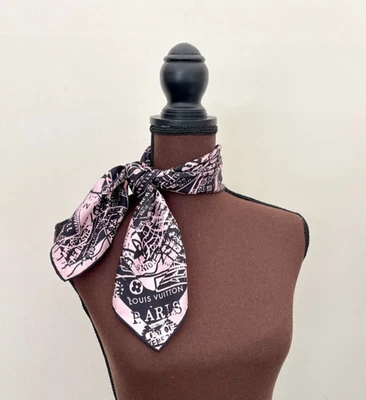 Louis Vuitton París Estampillas Equipaje Baúles Viaje Negro Rosa Seda Bufanda Foto 1 de 4