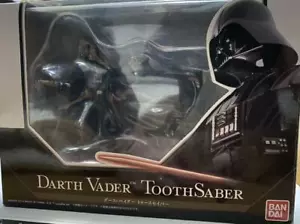 Star Wars DARTH VADER ZAHNSÄBEL Figur Zahnstocherspender BANDAI - Bild 1 von 2