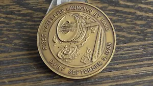 NASA Space Shuttle 51I Columbia First Satellite Launched By Hand 1985 Coin #334W - Bild 1 von 8