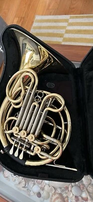 French Horn Giardinelli 带吹嘴和箱子。  从未玩过。 阅读说明 — 第 1/4 张图片