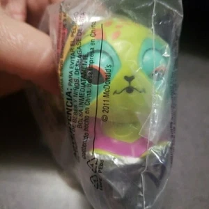 McDonald's Happy Meal 2011 Zoobles Pandama figure in package - Picture 1 of 3