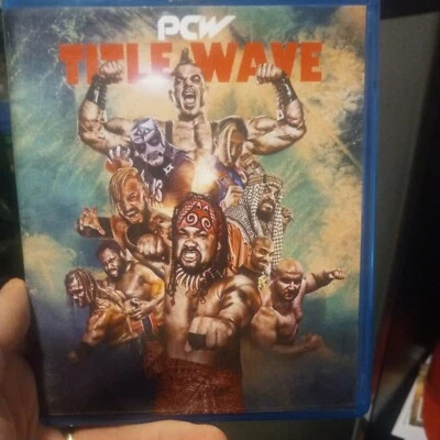 Caja profesional de lucha libre PCW Title Wave Pacific Coast Brian Cage Willie Mack (USADA) Foto 1 de 4