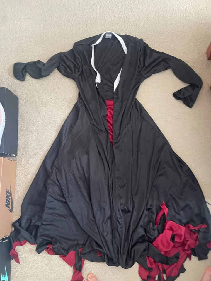 Spirit Halloween Bleach Kids Ichigo Shihakusho Hollow Halloween Costume Size S/M - Image 1 of 1