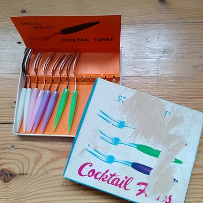 Cocktail Picker aus den 70 er Jahren, 8 Stück, gut erhalten. Versand 1,80 Euro o - Bild 1 von 3