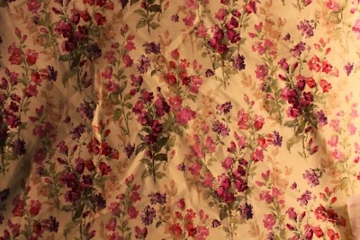 Kravet Couture, Bolero, Floral, 54" Ancho X BTY, Color Multi sobre Amarillo Pálido Foto 1 de 2