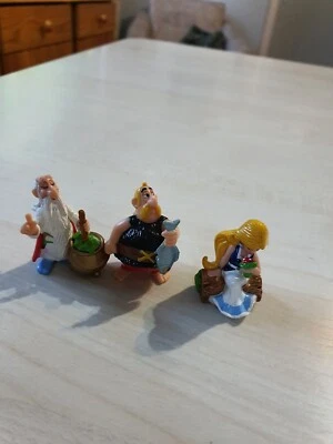 Asterix und Obelix Ü Eier Figuren Miraculix, Falbala und Verleihnix - Bild 1 von 4