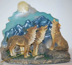 Howling Wolves Figurine - Picture 1 of 11