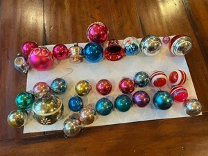 Vintage Set 32 mit 20 glänzenden Brite Glas Weihnachtsschmuck Weihnachtsschlitten, Streifen + - Bild 1 von 24