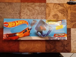 2018 HOT WHEELS Action Track Flip Ripper w/ Yellow car - Picture 1 of 3