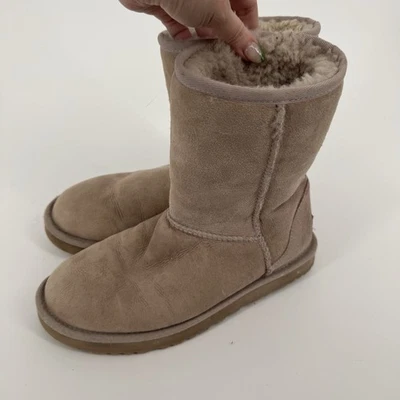 Botas femininas UGG Australia tamanho 7 clássicas curtas II roxas claras comprimento médio panturrilha - Imagem 1 de 4