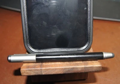 Soporte de madera CASECROWN para escritorio y viaje. Soporte y bolígrafo para iPhone, iPad Foto 1 de 4