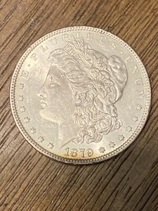 Dólar de plata Morgan 1879 P $1, moneda sin circular en buen tono - Imagen 1 de 6