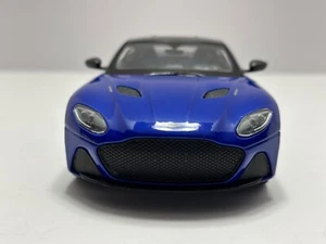 Welly 1:24 Aston Martin DBS Superleggera azul diecast - Imagen 1 de 9