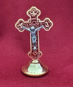 Crucifijo de pie cruz tono plata y dorado/esmalte rojo por automático 2"H - Imagen 1 de 4