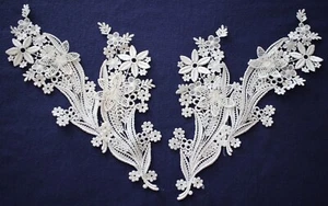 Gorgeous vintage NOS pure white floral guipure Venise lace applique (1 pair) - Picture 1 of 5