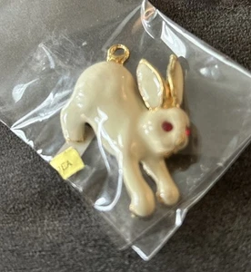 Vintage Phister Bunny Rabbit Charm Pendant For Bracelet Necklace Easter Spring - Picture 1 of 3