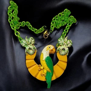 Kunststoff & Bakelit Anhänger Halskette handbemalt Papagei, Orchideen Zelluloid Kette - Bild 1 von 7