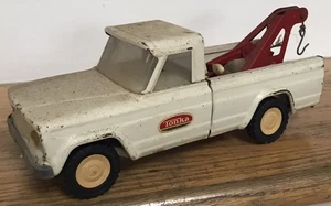 Vintage Tonka Tow Truck Wrecker Pressed Steel Toy - Picture 1 of 6