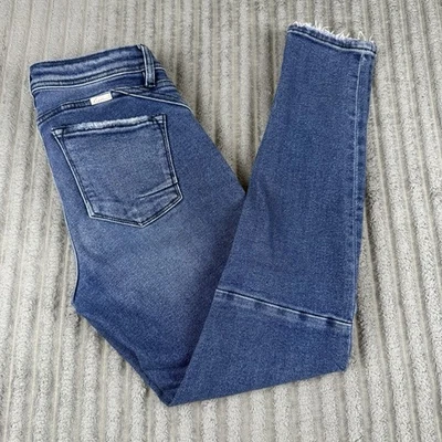 Pantalones de mezclilla ajustados KanCan para mujer talla 5/26 con panel desgastados tiro medio azul desteñido Foto 1 de 4