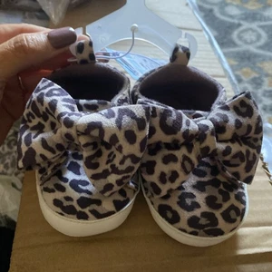 Cat & Jack Mädchen Schuhe 9-12 Monate Tier Gepard Leopardenmuster Slipper große Schleife - Bild 1 von 7