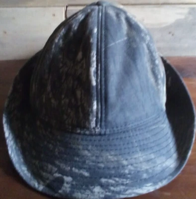 Camoflauge outdoor cap - Image 1 of 3