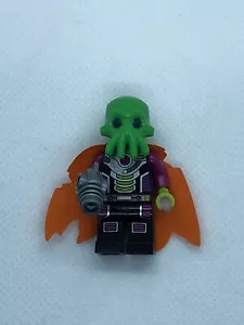 NEW LEGO Alien Invader Minifigure Fig Ray Gun Cape L173 - Picture 1 of 2