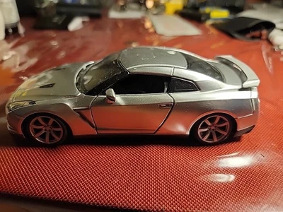 Nissan GT-R 2009 nuevo en escala 1/24  Foto 1 de 3