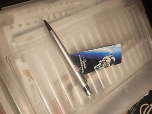 Pluma de escritura Fisher Space negra gravedad cero negra y cromada de 5,5" - Imagen 1 de 4