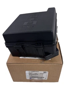 Genuine OEM GM Fuse & Relay Box 42823946 - Picture 1 of 5