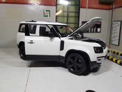 Land Rover Defender 2020 White New D200 SD4 90 Fuji 1:24 Scale Diecast Model Car - Image 1 of 4