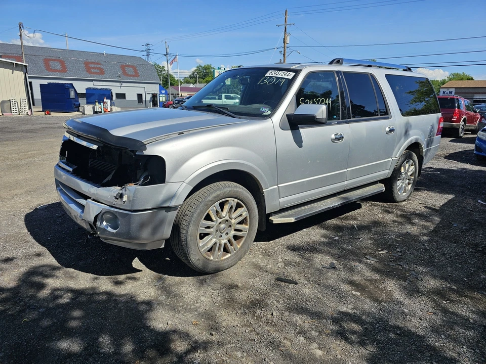 Used Air Cleaner Assembly fits: 2011 Ford Expedition 5.4L 3V from 02/15/10 Grade - Image 1 of 4