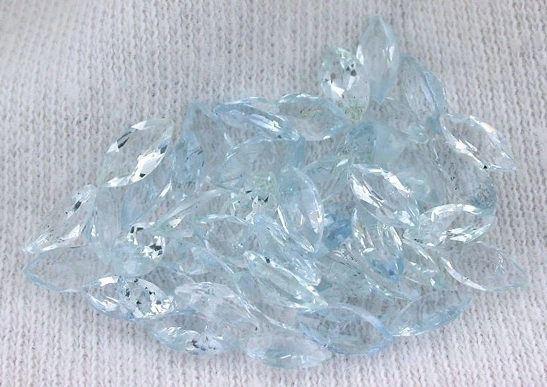 UNA PIEDRA PRECIOSA AGUAMARINA AZUL CLARO MARQUESA NATURAL 6x3 6 mm x 3 mm 4177 Foto 1 de 1
