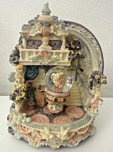 Music Box Windup Musicale Animato Vittoriano Pastelli Angeli Ballerini Vintage FUNZIONANTE - Foto 1 di 14