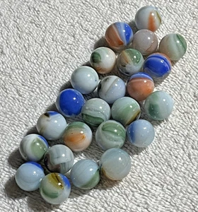 Vintage Swirl Murmeln Lot - 24 Stück - blau, grün, orange Band Wirbel - 5/8" - Bild 1 von 3