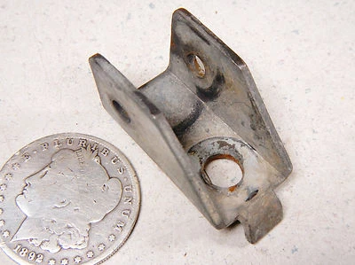 79 SUZUKI DS185 LEFT/RIGHT PASSENGER FOOTPEG FOOT PEG STEP MOUNTING BRACKET - Image 1 of 4