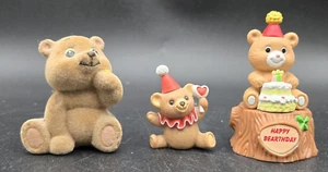 3 Bären Figuren (2) Russ Berrie Happy Birthday Cake Topper beflockt - Bild 1 von 7
