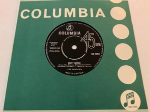 SHADOWS Foot Tapper / The Breeze And I 1963 UK Columbia DB4984 NEAR MINT - Picture 1 of 2
