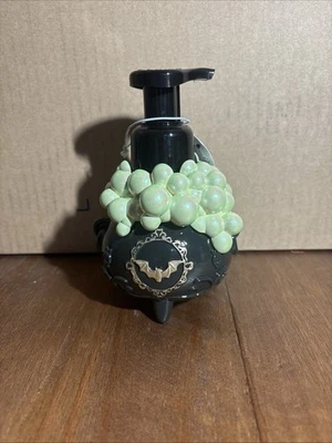 Dispensador de jabón de manos espumoso caldero Halloween Bath & Body Works Foto 1 de 4