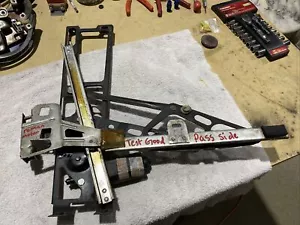1992 CORVETTE C4 RIGHT PASSENGER SIDE WINDOW MOTOR REGULATOR - Picture 1 of 10