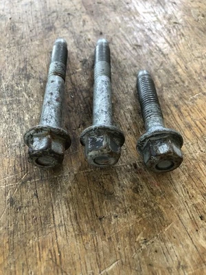 Cadillac STS 2007 3,6 L pernos de alternador Foto 1 de 3