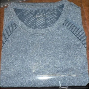 BCG Women's Seamless Short Sleeve Moisture Wicking T-Shirt in Blue Small $25 - Picture 1 of 4