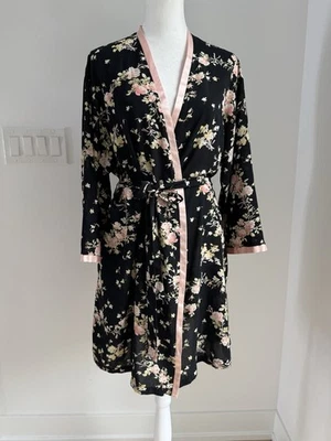 Bata envolvente kimono etiqueta rosa Oscar de la Renta negra floral talla pequeña/mediana Foto 1 de 4