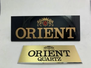 Coppia di insegne espositore orologi negozio rivenditori ORIENTI anni 80 vintage. #226 - Foto 1 di 4